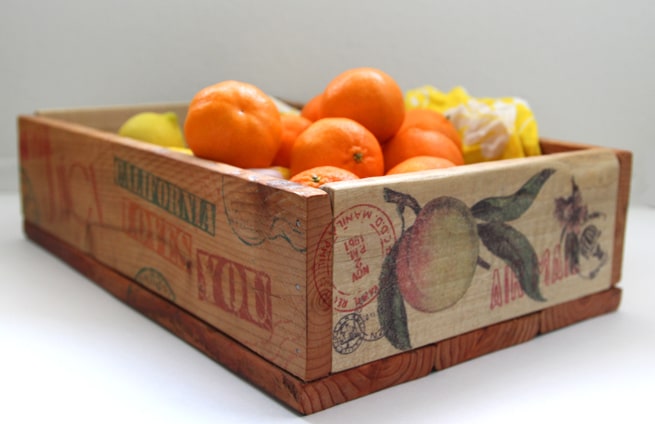 Make gorgeous pallet wood crates inspired by vintage orchard and farm crats, & transfer images to wood easily!
