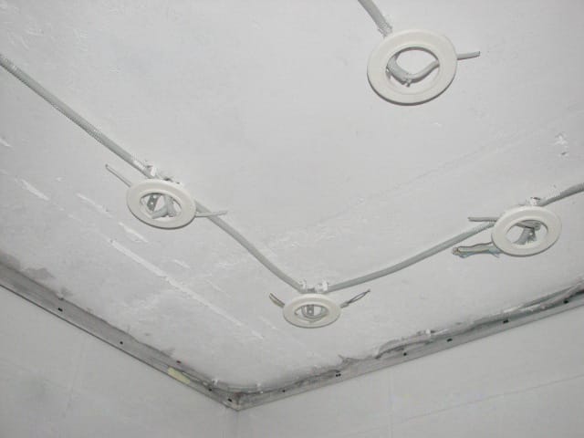 Закладные под натяжной потолок: виды, материалы, правила установки