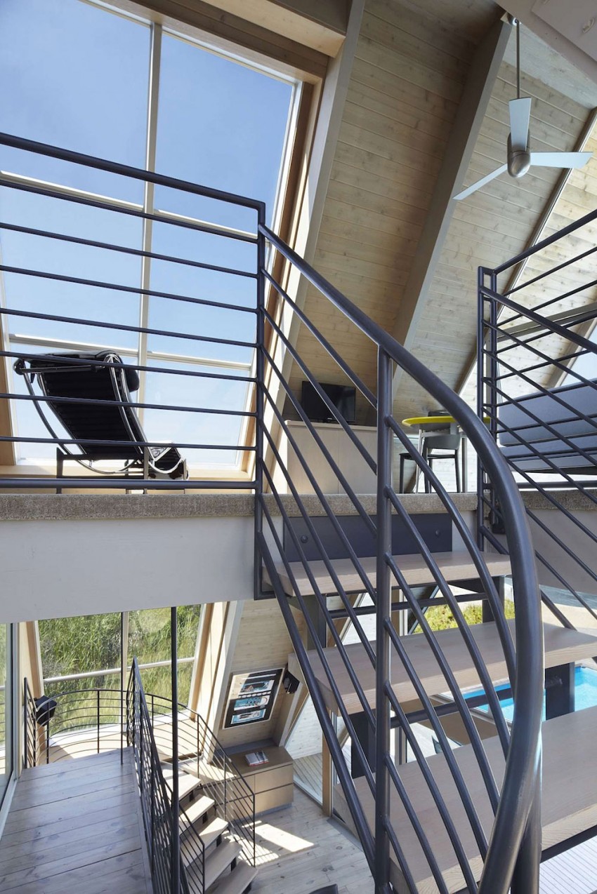 A-Frame-beach-house-staircase