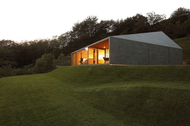 12-prefab-swiss-alps-house-designed-look-like-boulder.jpg