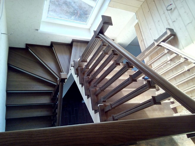 Лестница поворотно забежная фото