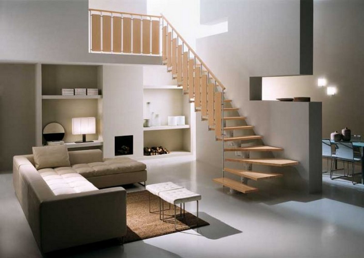 Интерьер комнаты с лестницей на второй этаж