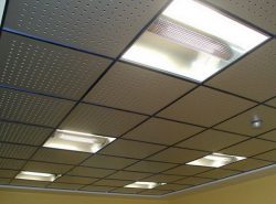 Потолок Амстронг является отличным вариантом для отделки или ремонта любого помещения