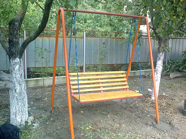 Дачные качели из металла