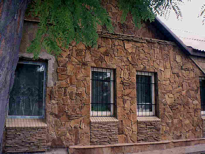 натуральный камень для облицовки фасада загородного дома
