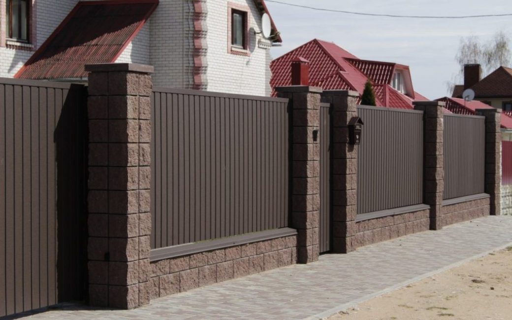 Комбинированная ограда