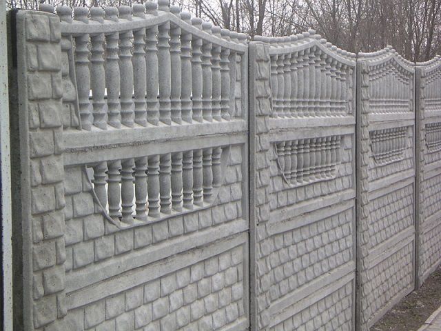 Декоративный наборный бетонный забор с "ажурной" верхней секцией