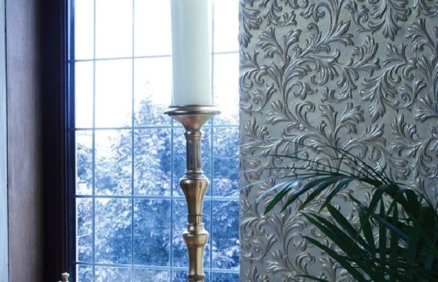 Некоторые типы обоев имеют очень сильно выраженный рельефный рисунок