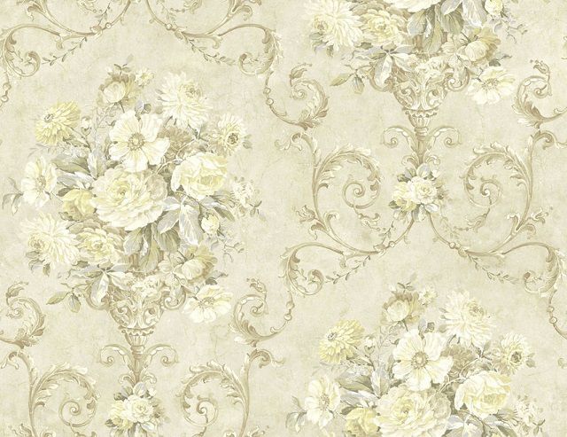 Очень удобны в оклеивании флизелиновые обои 